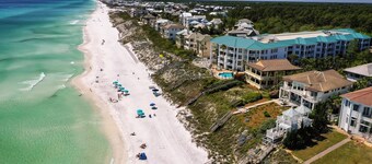 BEACHFRONT BUILDING I PRIVATE BEACH I FREE SEASONAL BEACH SETUP I BLUE MOUNTAIN!