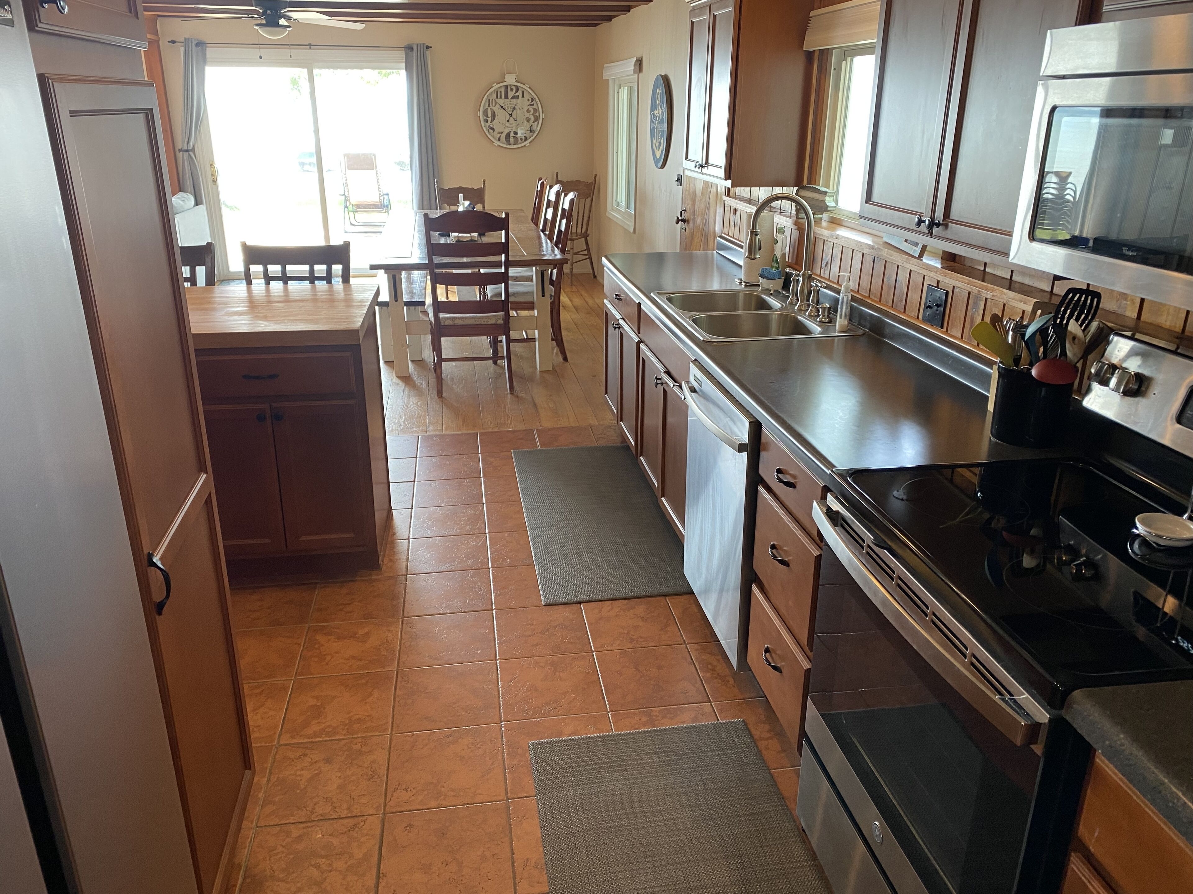 Waterfront Sand Point Cottage on Wild Fowl Bay