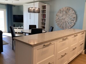 Interior - Gulf Front Tropical Paradise - perfect set up right on the beach (Madeira Beach)