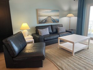 Smart TV, DVD player, books, video library - Gulf Front Tropical Paradise - perfect set up right on the beach (Madeira Beach)