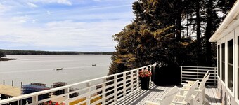Oceanfront Retreat on Dyers Bay With Amazing Sunsets! Fishing off dock