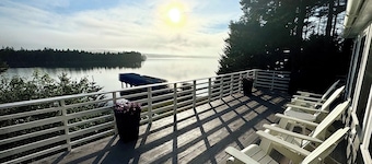 Oceanfront Retreat on Dyers Bay With Amazing Sunsets! Fishing off dock