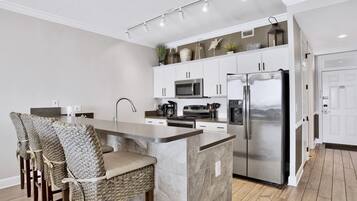 Coffee/tea maker, fridge, microwave, oven