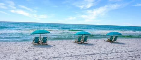 Aan het strand, ligstoelen aan het strand