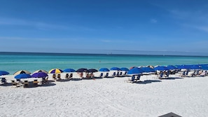 På stranden, liggestole