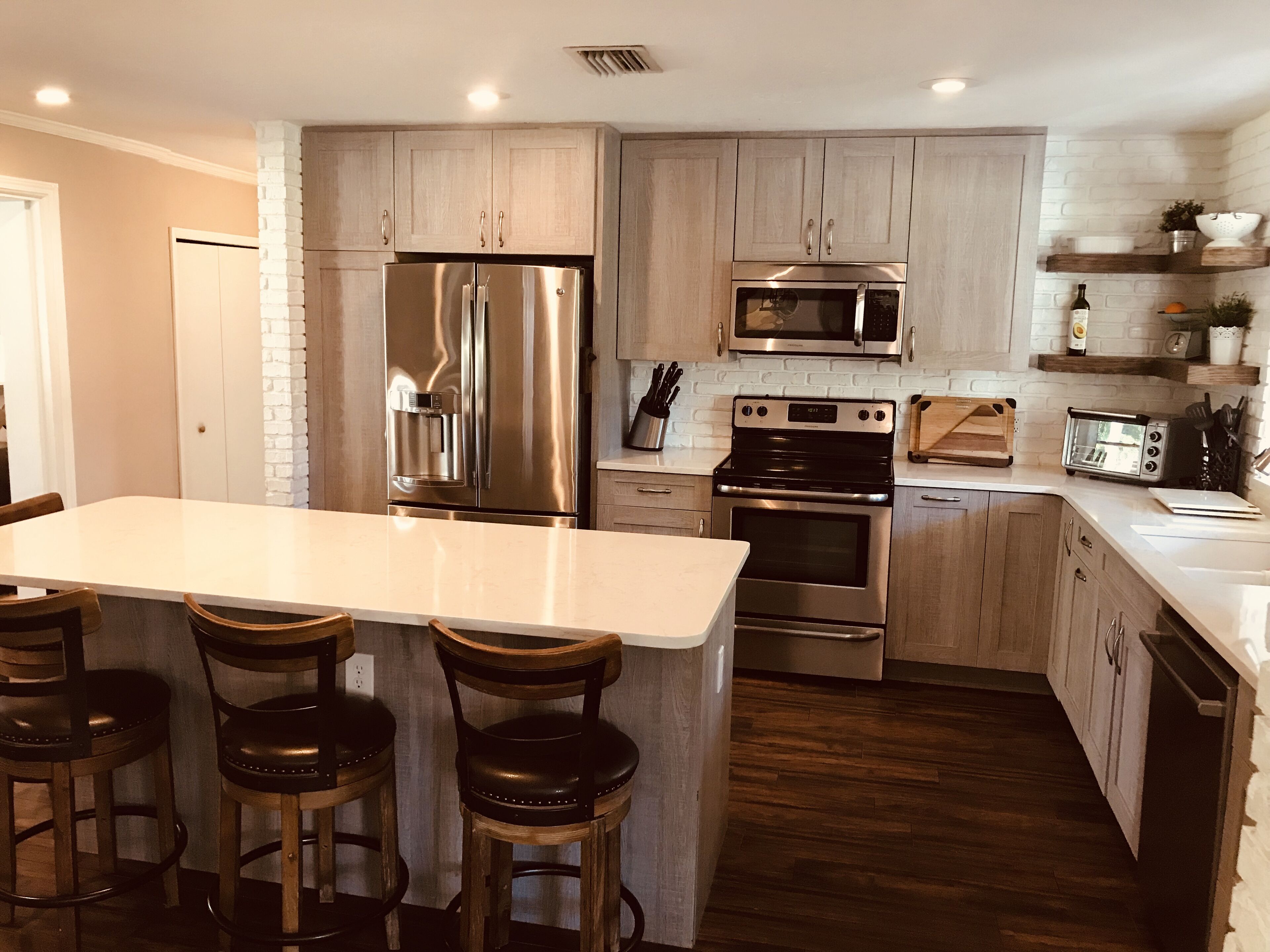 2.5 miles to Siesta Key! Rated the #1 Beach in the US!