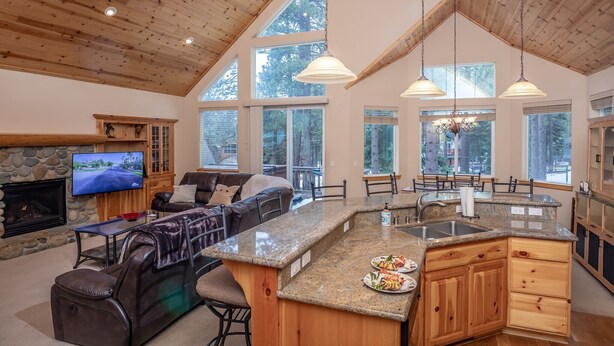A spacious living area with a stone fireplace, a large TV, and a cozy seating area. - S. Tahoe Luxury Home, 5 Minutes to Heavenly lodge (South Lake Tahoe)