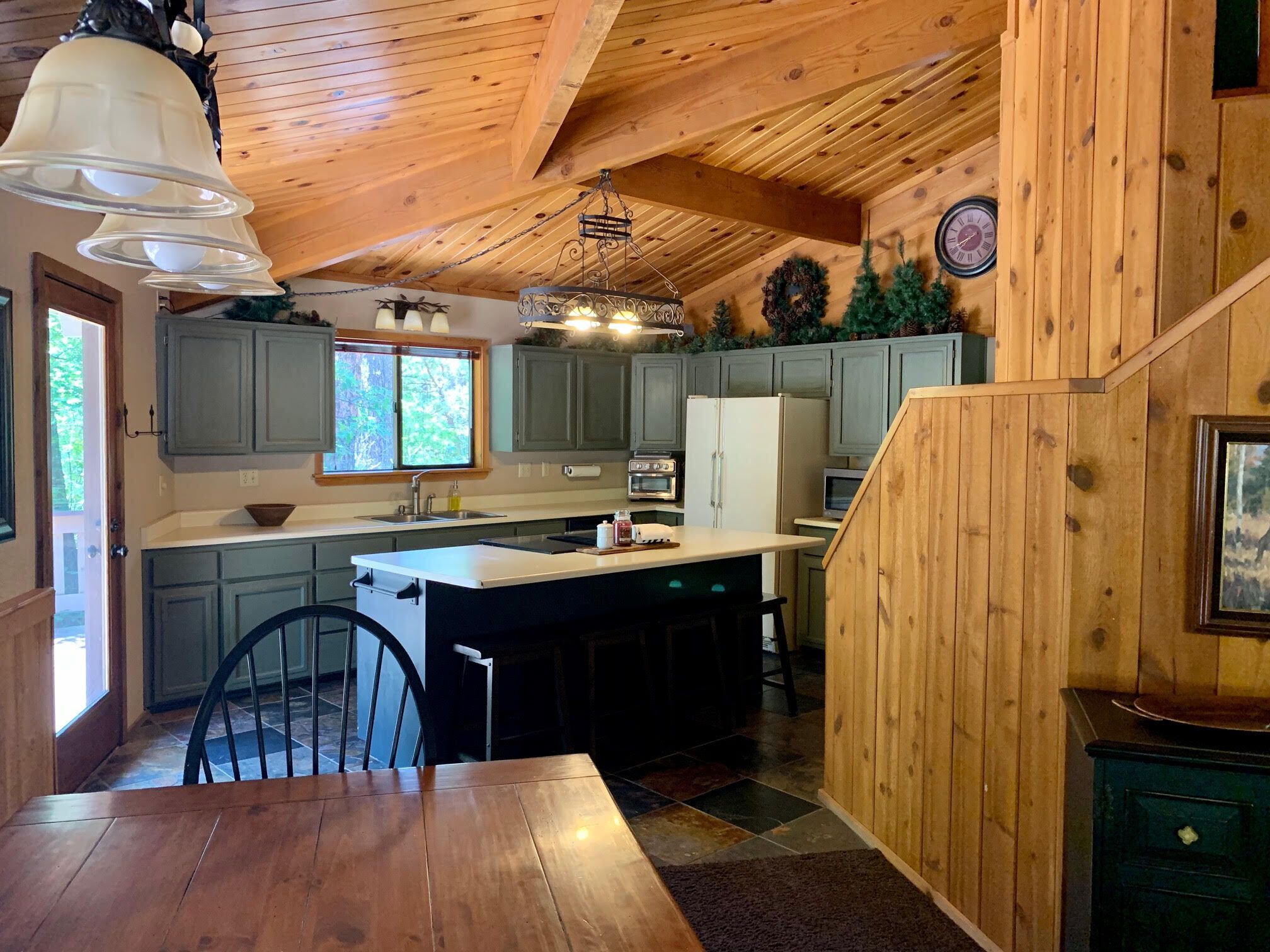 Sunflower Cabin in Gated White Mountain Summer Homes Country Club 