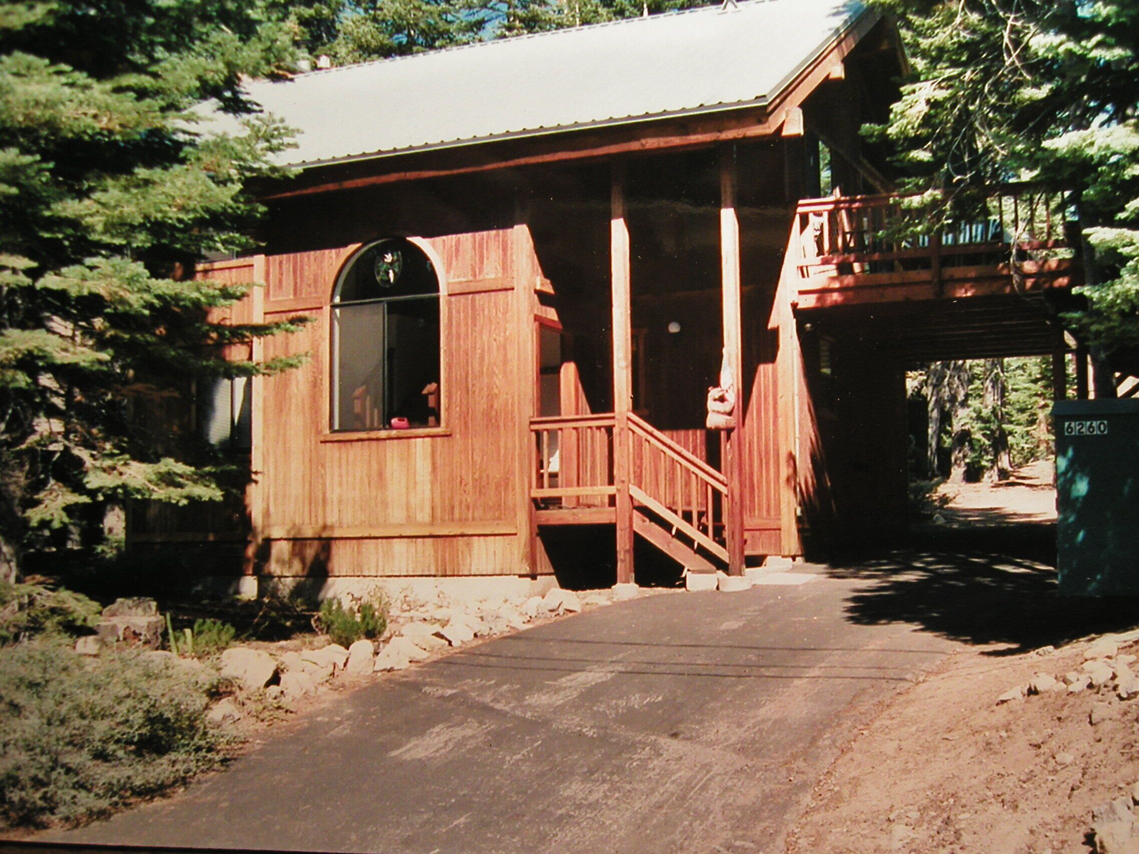 Chalet Style Cabin, 1/2 mile to Chambers Landing Beach