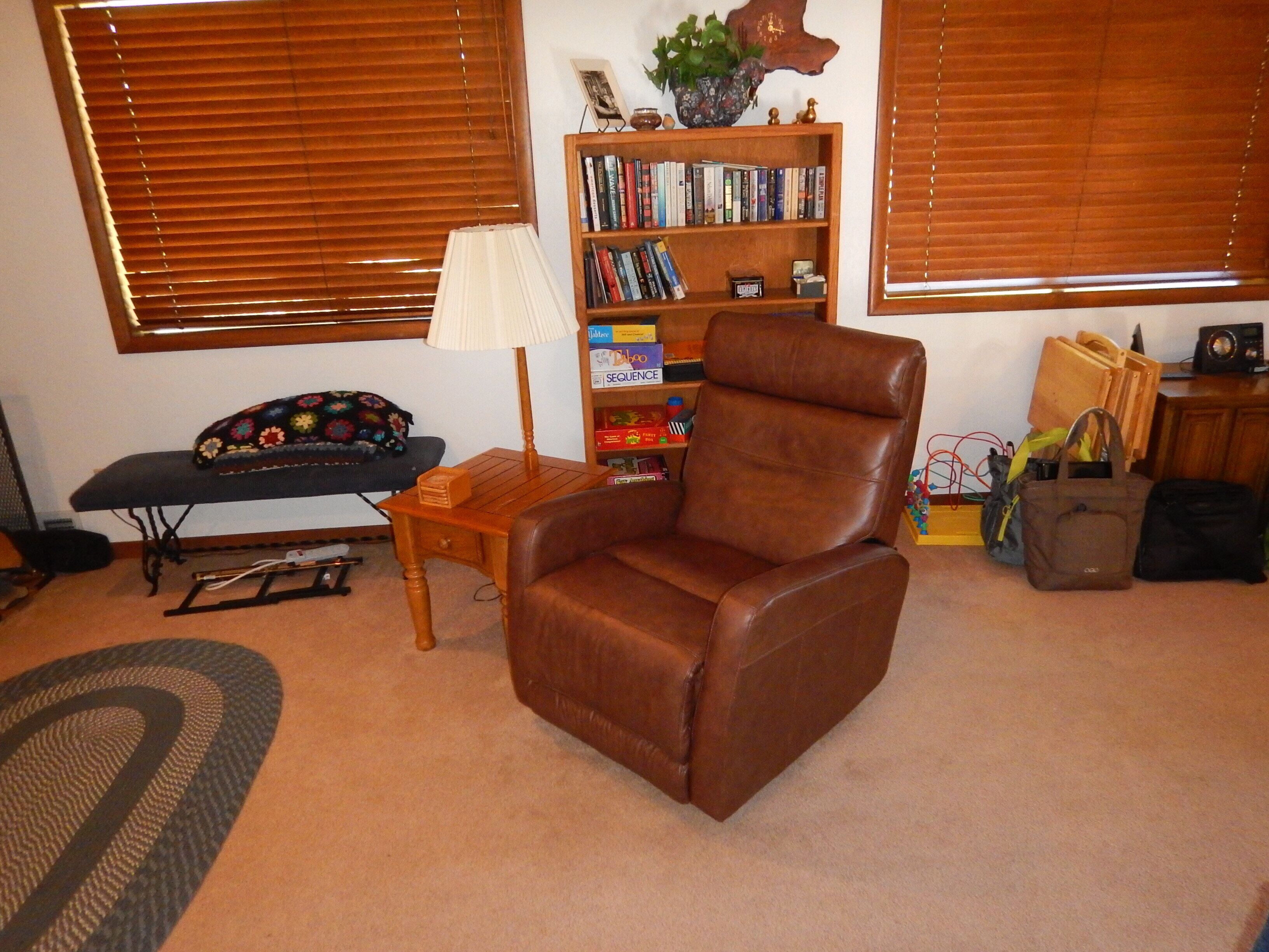 Chalet Style Cabin, 1/2 mile to Chambers Landing Beach