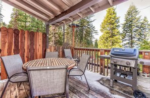 Outdoor dining - Fiske Cabin (Yosemite)
