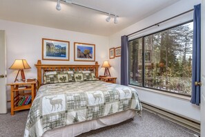 3 bedrooms, bed sheets - Fiske Cabin (Yosemite)