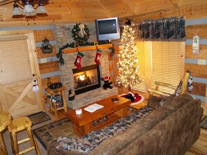 TV, fireplace, DVD player, books - Psalm91:11 4-miI Pkwy-Pigfor~Jacz-hotub-wifi-gasfirplce,Gas Grill-NO EXTRA FEES (Pigeon Forge)
