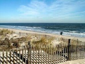 Beach - 3 BR Dog-Friendly located on the ground floor and just steps to the beach (Dewey Beach)