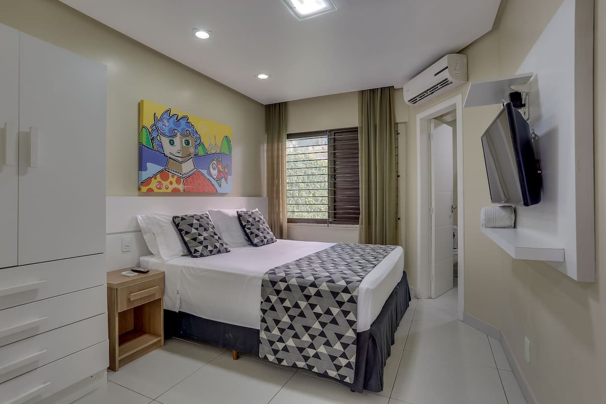 อพาร์ทเมนท์, 1 ห้องนอน, วิวสวน | ผ้าม่านกันแสง, เตารีด/โต๊ะรีดผ้า, Wi-Fi ฟรี, ผ้าปูที่นอน