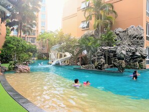 Outdoor pool - Atlantis Condo Resort by GPS (Pattaya)