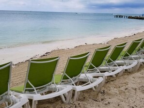 Chaise longue, serviettes de plage