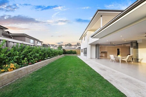 6 bedrooms, swimming pool, Spa - 5 star home