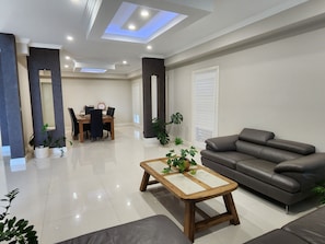 Interior - 6 bedrooms, swimming pool, Spa - 5 star home (Kellyville)