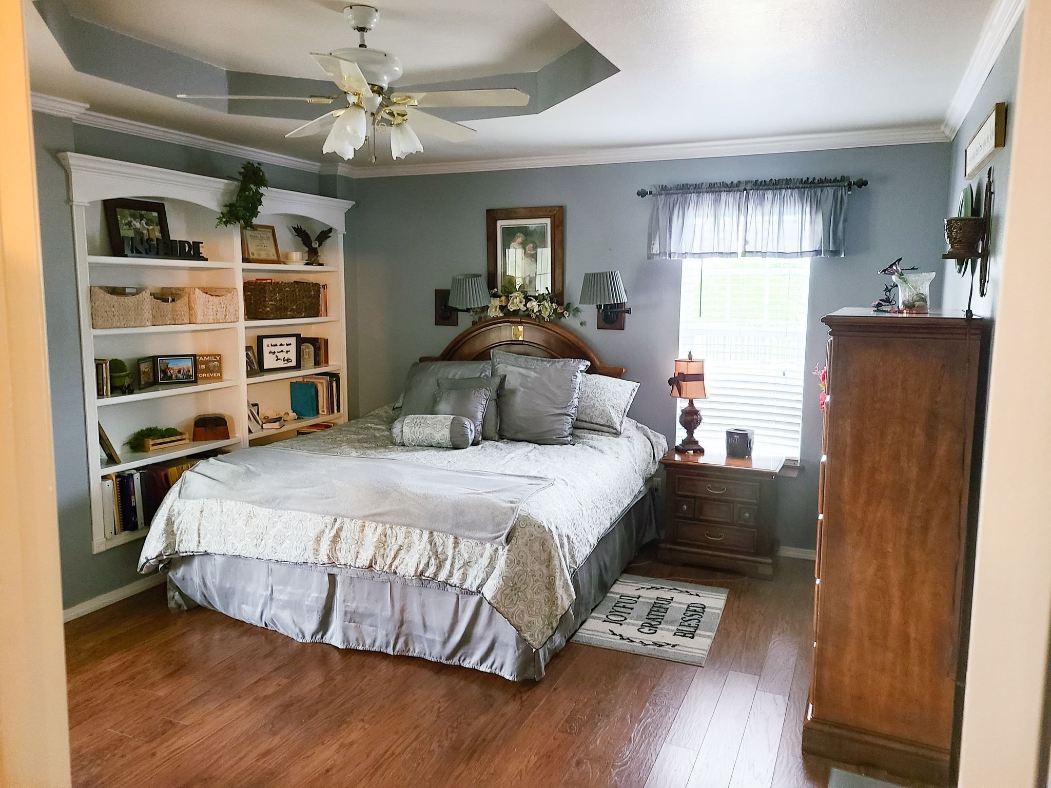 7 bedrooms, desk, iron/ironing board, cribs/infant beds