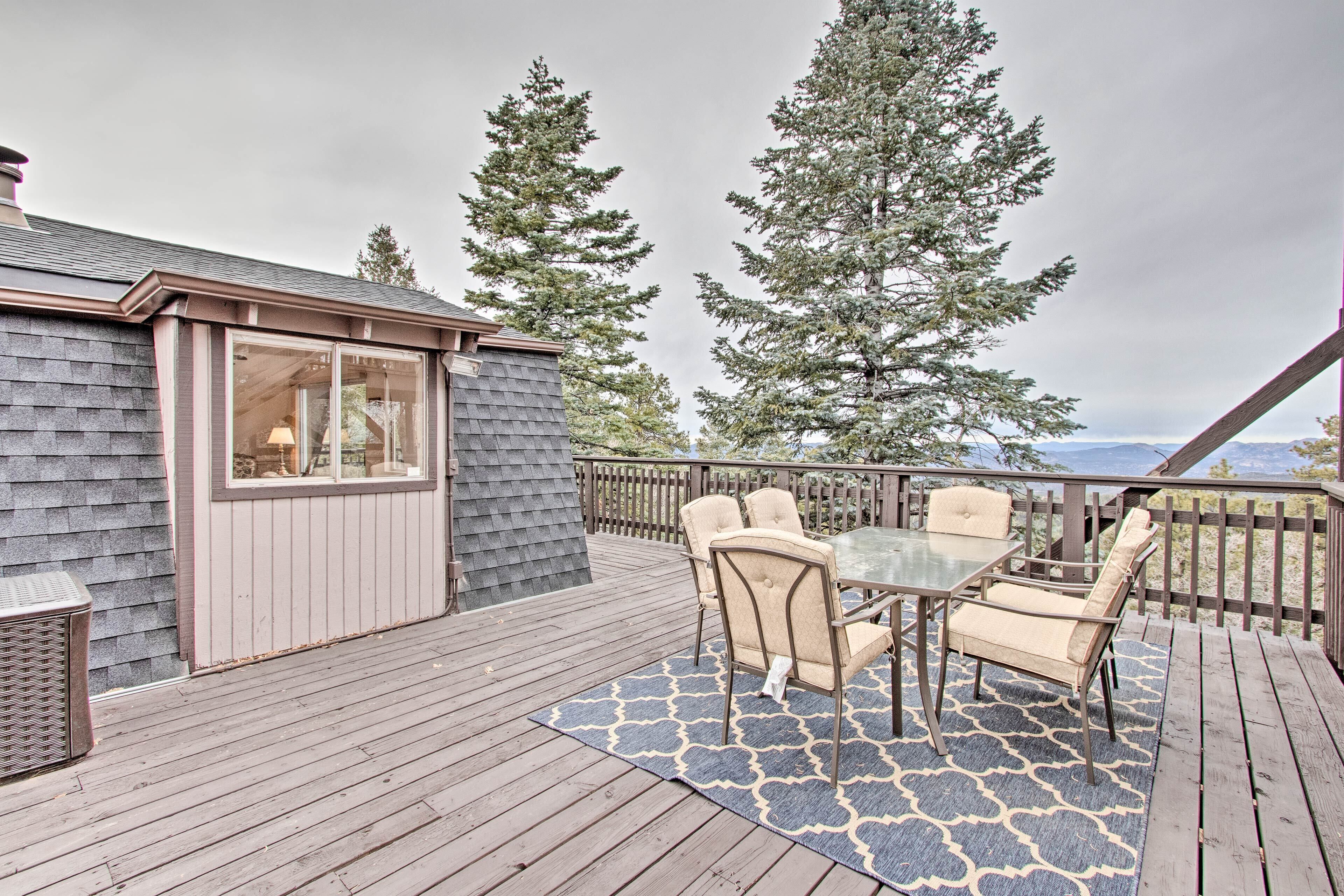 Prescott Nat'l Forest Getaway w/ Deck & Fire Pit!