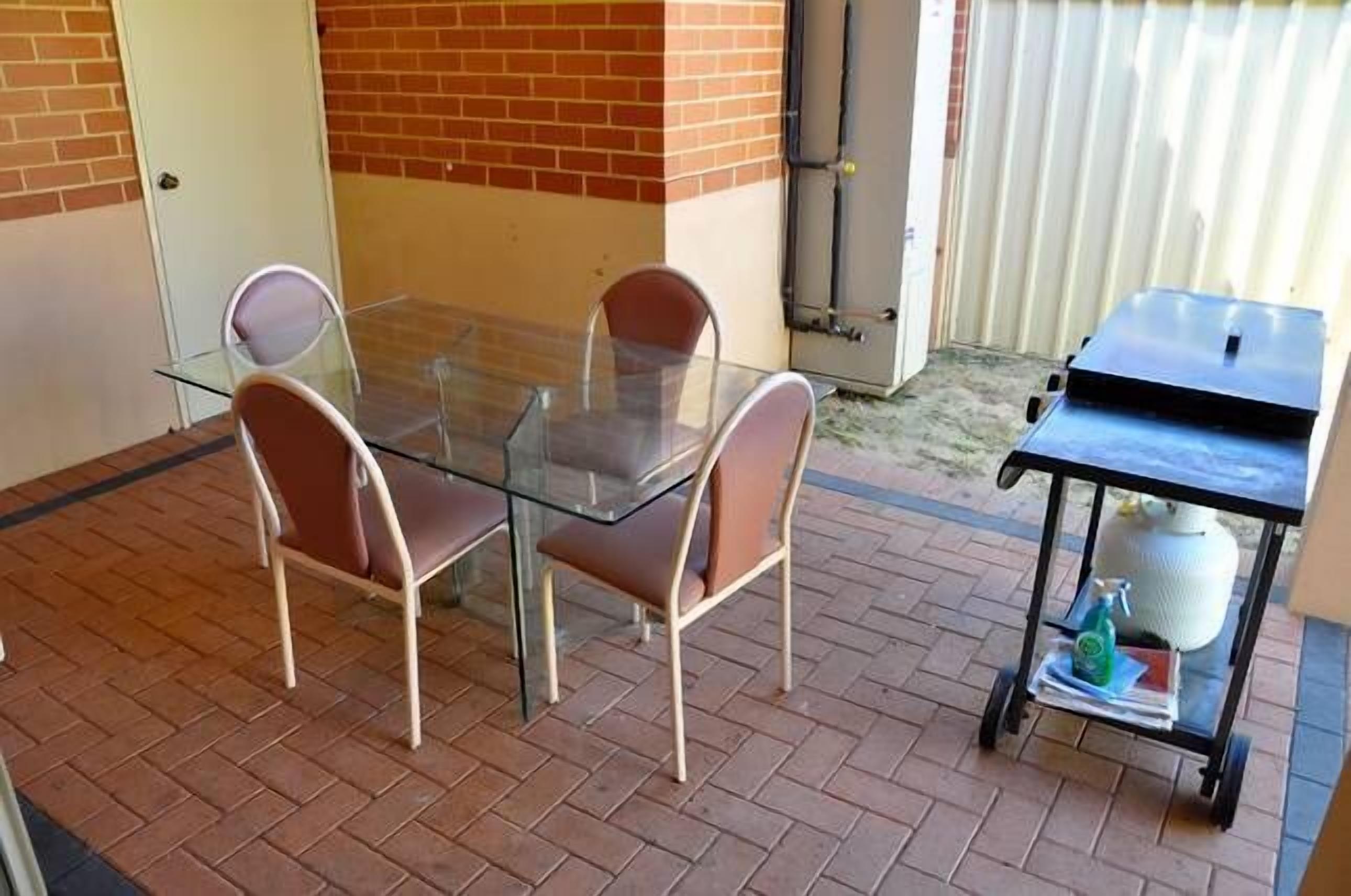 Cannington Home Accommodation House 1 (4 bedrooms & 2 bathrooms) — image 6