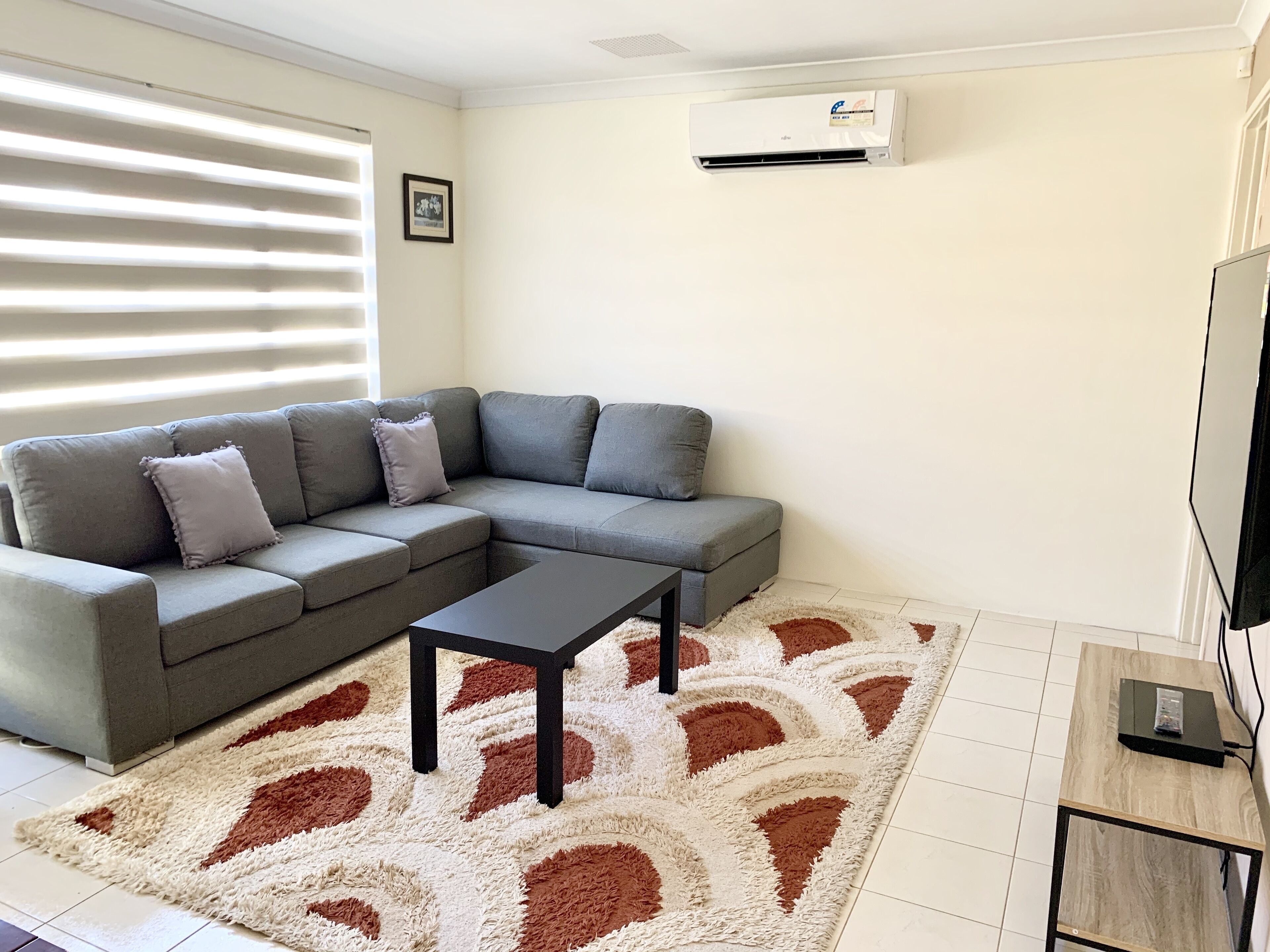 Cannington Home Accommodation House 1 (4 bedrooms & 2 bathrooms) — image 9