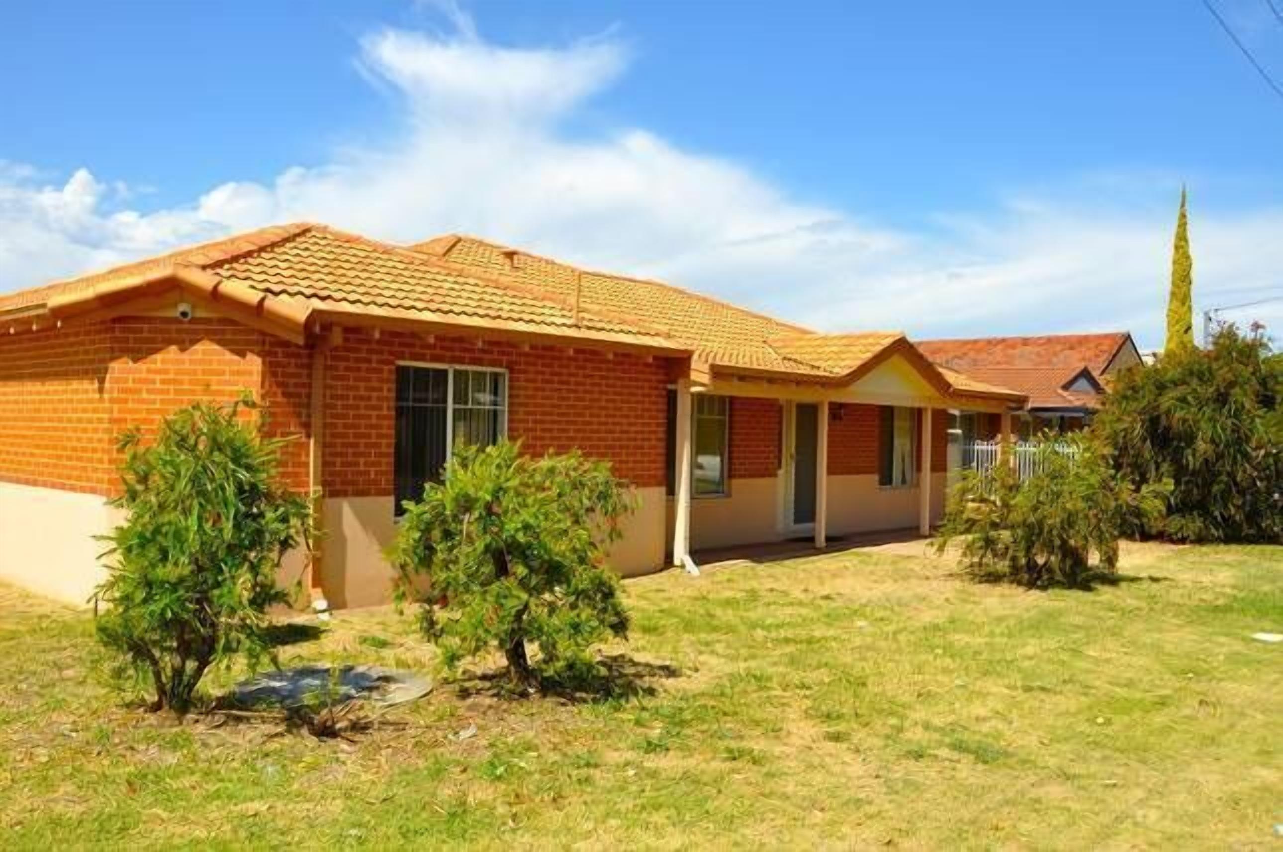Cannington Home Accommodation House 1 (4 bedrooms & 2 bathrooms)