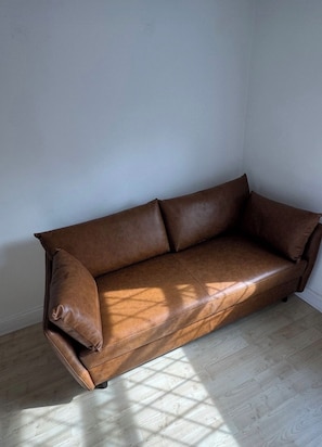 TV connectée, livres, médiathèque