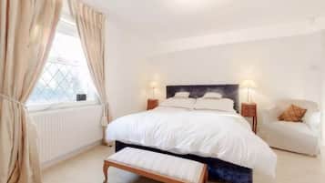2 bedrooms, desk, iron/ironing board, travel cot