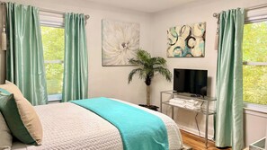 4 bedrooms, desk, iron/ironing board, travel crib
