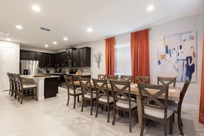 Dining - Sunny Home with Themed Rooms in Encore (Kissimmee)