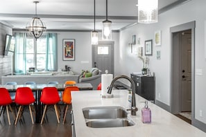 Dining - Green & All Made in USA Home 0.5mi to All Actions (Chattanooga)