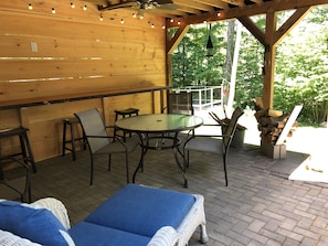 Outdoor dining - 10 mins. to downtown Saratoga and SPAC. 1,000 sq. ft. Spacious and quiet. (Ballston Spa)
