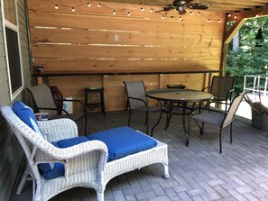 Outdoor dining - 10 mins. to downtown Saratoga and SPAC. 1,000 sq. ft. Spacious and quiet. (Ballston Spa)
