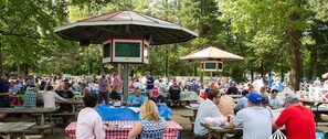 Outdoor dining - 10 mins. to downtown Saratoga and SPAC. 1,000 sq. ft. Spacious and quiet. (Ballston Spa)