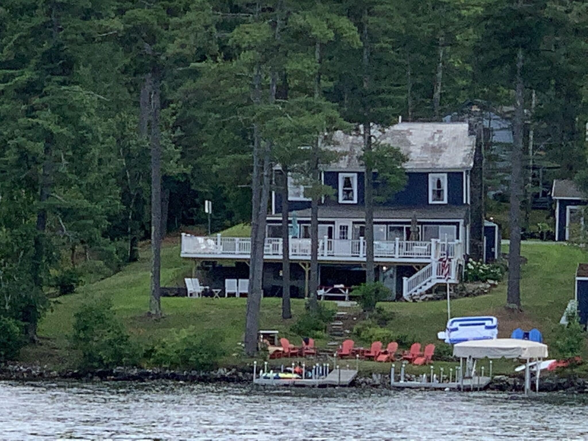 Charming 4 Season Lake Front Home (Fall & Winter Discounts Available)