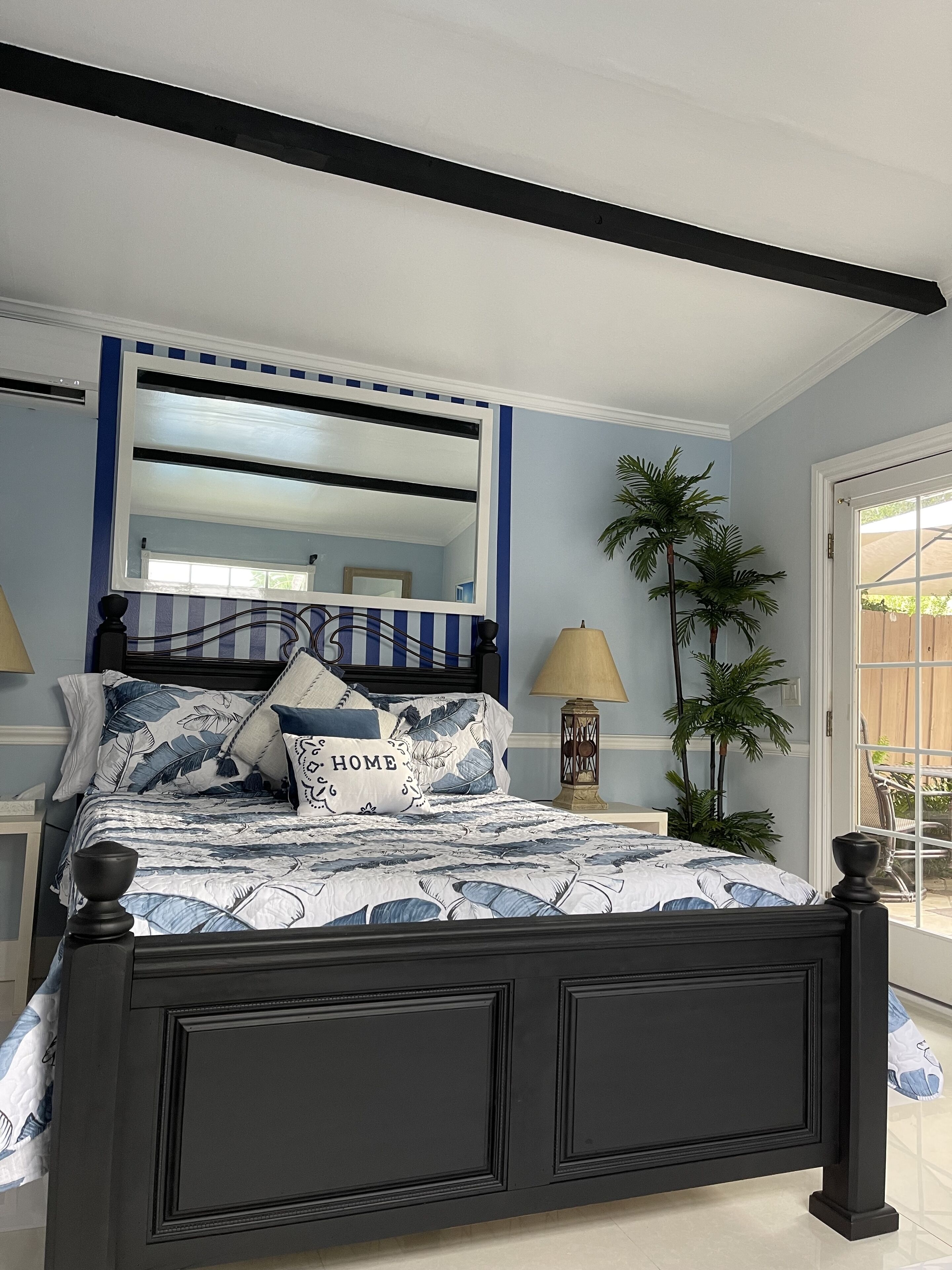 Side beach house 5 minutes to the Beach