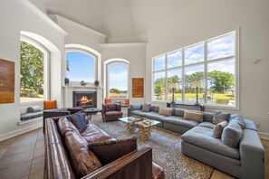 Smart TV, fireplace, DVD player, ping pong