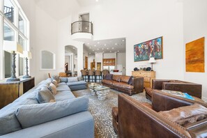 Smart TV, fireplace, DVD player, ping pong