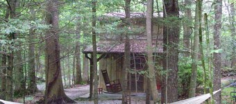 Private/secluded & Sanitized in Mature Woods by Park short walk to Creek Pets OK