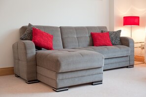 TV, DVD player - Palazzo - Hutcheson Street (Glasgow)