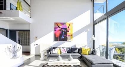 Luxurious villa with spectacular Seaview, Airco and private Infinity pool