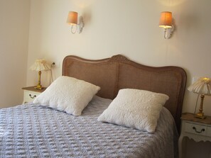 4 bedrooms, iron/ironing board - Villa, piscine chauffée par  panneaux  solaires et par abri  haut télescopique (Montferrer)