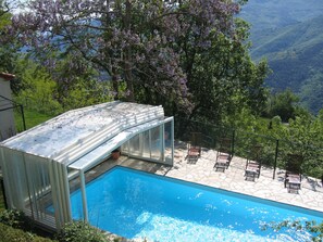 Outdoor pool, a heated pool - Villa, piscine chauffée par  panneaux  solaires et par abri  haut télescopique (Montferrer)