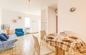 Interior - Garden Ville apartment, two-room apartment in residence with pool and garden (Sirmione)