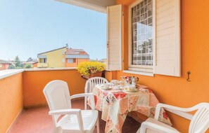 Outdoor dining - Garden Ville apartment, two-room apartment in residence with pool and garden (Sirmione)
