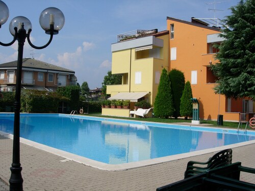 Garden Ville apartment, two-room apartment in residence with pool and garden