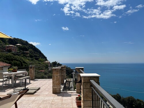 3 Bedrooms Apartment in Moneglia with Sea View (CIN IT010037C2RCDL9567)
