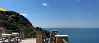 3 Bedrooms Apartment in Moneglia with Sea View (CIN IT010037C2RCDL9567)
